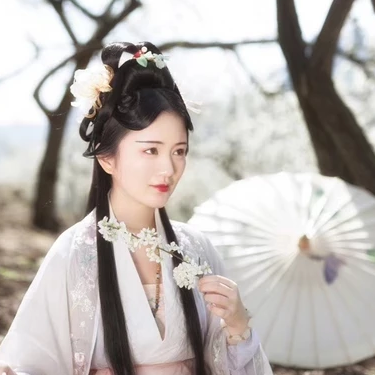 玉山清帶傘女生頭像，唯美古風(fēng)真人頭像