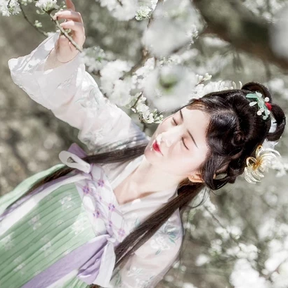 玉山清帶傘女生頭像，唯美古風(fēng)真人頭像