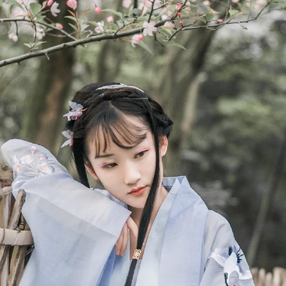 清新粉花女生頭像，唯美古風(fēng)真人頭像
