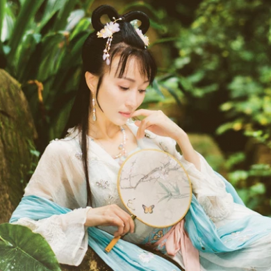 清新文藝帶團(tuán)扇女生頭像，唯美古風(fēng)真人頭像