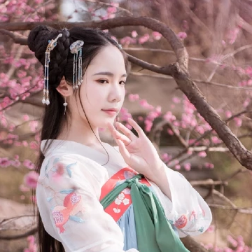 優(yōu)雅粉花帶團(tuán)扇女生頭像，唯美古風(fēng)真人頭像