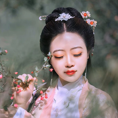精致優(yōu)雅帶扇女生頭像，唯美古風(fēng)真人頭像
