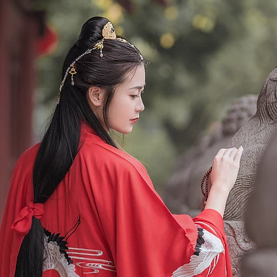 優(yōu)雅紅衣女生頭像，唯美古風(fēng)真人頭像