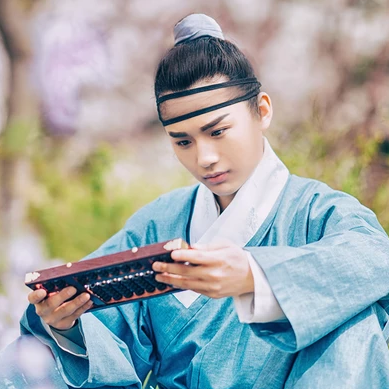 書生賞花游玩男生頭像，唯美古風(fēng)真人頭像