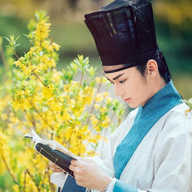 書生賞花游玩男生頭像，唯美古風(fēng)真人頭像
