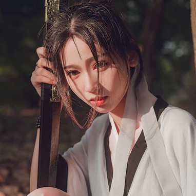 瀟灑霸氣帶兵器女生頭像，唯美古風(fēng)真人頭像
