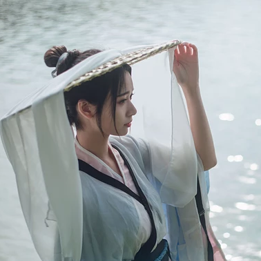 瀟灑霸氣帶兵器女生頭像，唯美古風(fēng)真人頭像