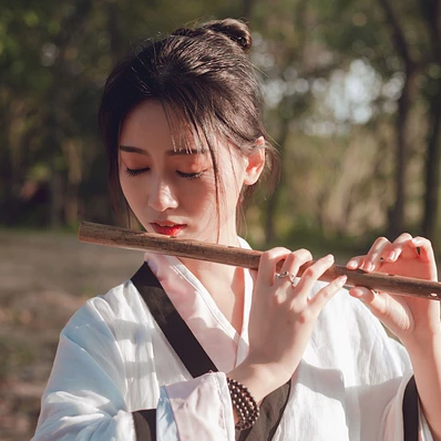 瀟灑霸氣帶兵器女生頭像，唯美古風(fēng)真人頭像
