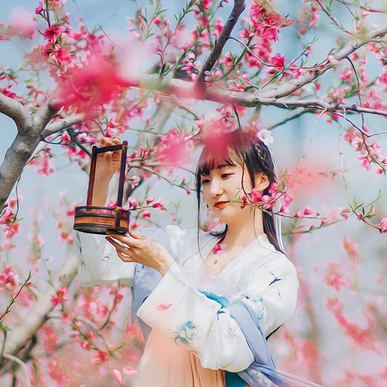 清新桃花女生頭像，唯美古風(fēng)真人頭像