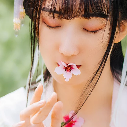 清新桃花女生頭像，唯美古風(fēng)真人頭像