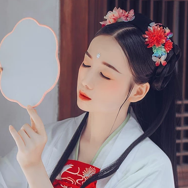 清新精致帶團(tuán)扇女生頭像，唯美古風(fēng)真人頭像