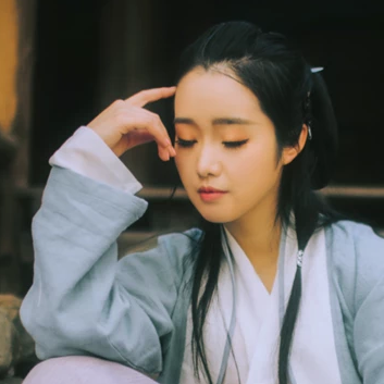 離別傷感帶折扇女生頭像，唯美古風真人頭像