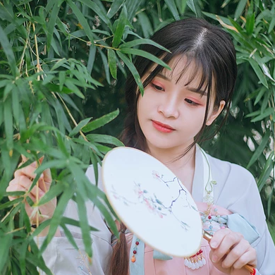 清新淑女持團(tuán)扇女生頭像，唯美古風(fēng)真人頭像