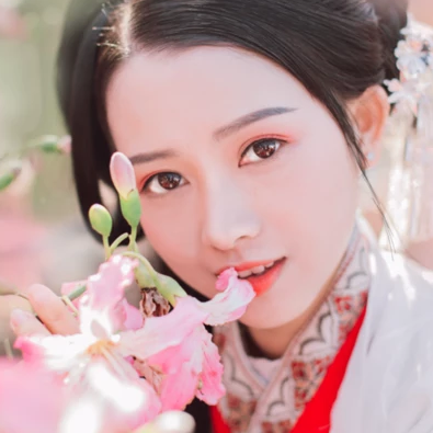 超仙粉色女生頭像，唯美古風真人頭像
