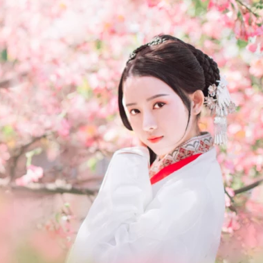 超仙粉色女生頭像，唯美古風真人頭像