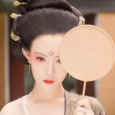 古典紅妝帶團(tuán)扇女生頭像，唯美古風(fēng)真人頭像