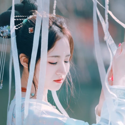 淡雅清新帶團扇女生頭像，唯美古風(fēng)真人頭像