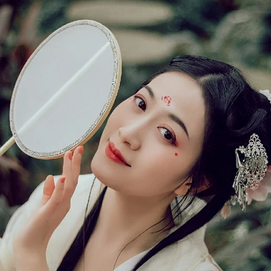 唯美古風真人頭像：四季帶傘女生頭像