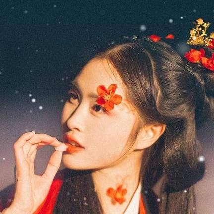 紅梅拂面女生頭像，唯美古風(fēng)真人頭像