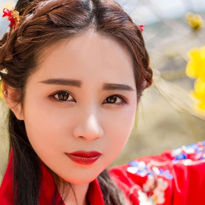 嬌艷花朵紅衣女生頭像，唯美古風(fēng)真人頭像