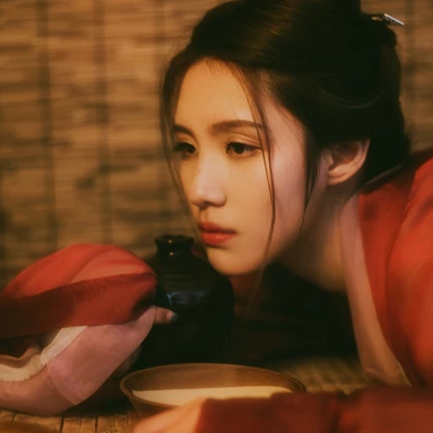 紅衣傷感喝酒女生頭像，唯美古風真人頭像