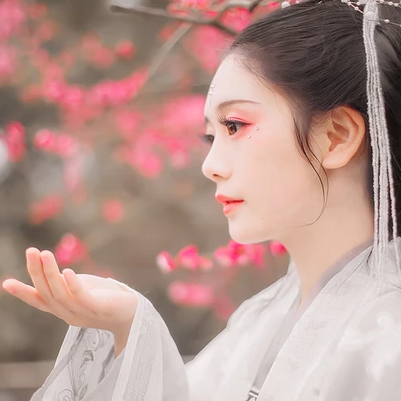 滿溢花香文藝女生頭像，唯美古風(fēng)真人頭像