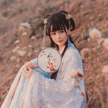 古典優(yōu)雅帶團扇女生頭像，唯美古風(fēng)真人頭像