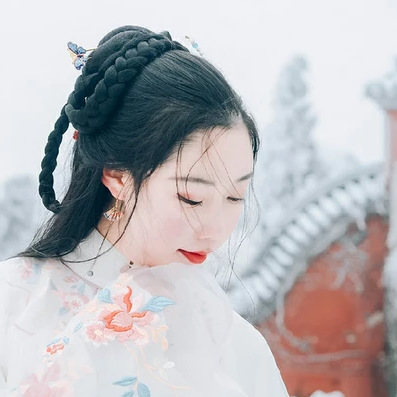 白雪紛飛女生頭像，唯美古風(fēng)真人頭像
