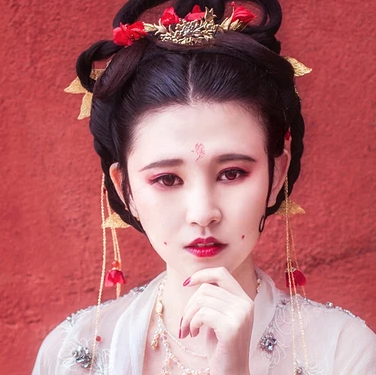 嬌艷朱紅女生頭像，唯美古風(fēng)真人頭像