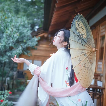淡雅韻味帶傘女生頭像，唯美古風(fēng)真人頭像