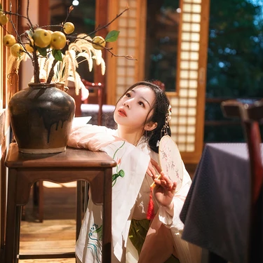 淡雅韻味帶傘女生頭像，唯美古風(fēng)真人頭像