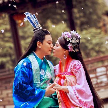 桃花飛舞甜蜜情侶頭像，唯美古風(fēng)真人頭像