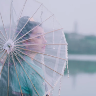優(yōu)雅持傘女生頭像，唯美古風(fēng)真人頭像