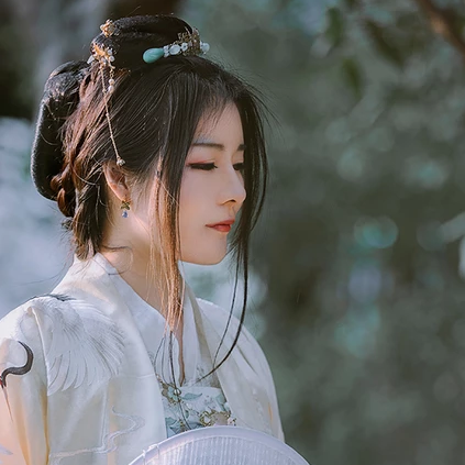 春風(fēng)飄逸女生頭像，唯美古風(fēng)真人頭像