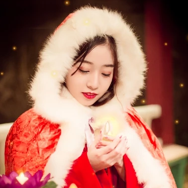 月色下放蓮花女生頭像，唯美古風(fēng)真人頭像
