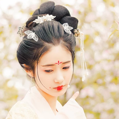 氣質(zhì)花朵帶傘女生頭像，唯美古風(fēng)真人頭像