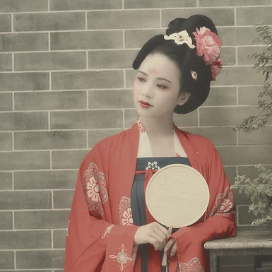唐園帶團(tuán)扇女生頭像，唯美古風(fēng)真人頭像