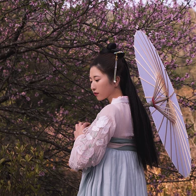 桃花粉黛帶傘女生頭像，唯美古風(fēng)真人頭像