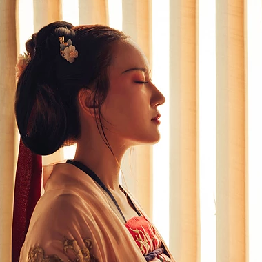 古典淡雅帶團(tuán)扇女生頭像，唯美古風(fēng)真人頭像