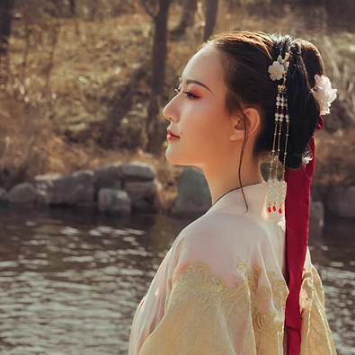 古典淡雅帶團(tuán)扇女生頭像，唯美古風(fēng)真人頭像