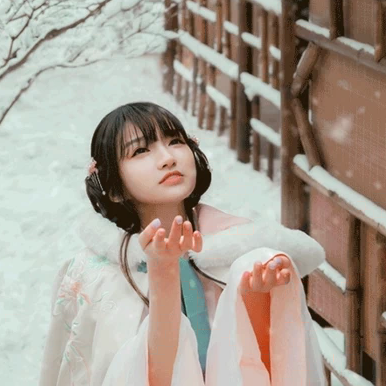 白雪飄落清新氣質(zhì)女生頭像，唯美古風(fēng)真人頭像