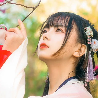 如花似夢帶傘女生頭像，唯美古風(fēng)真人頭像