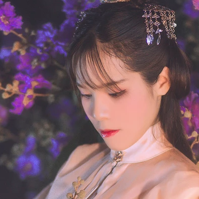 紫薇花開帶團扇女生頭像，唯美古風(fēng)真人頭像