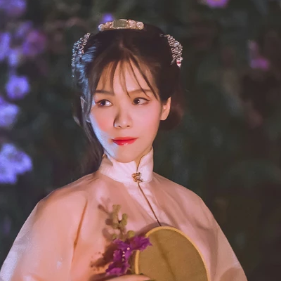 紫薇花開帶團扇女生頭像，唯美古風(fēng)真人頭像