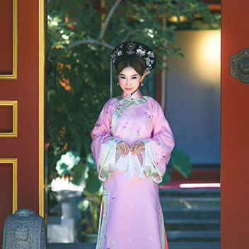 清新桃林妃子帶團(tuán)扇女生頭像，唯美古風(fēng)真人頭