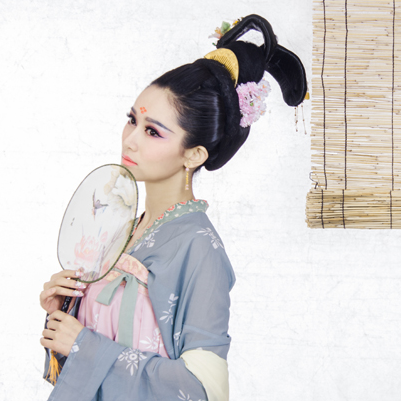 素雅帶團(tuán)扇女生頭像，唯美古風(fēng)真人頭像