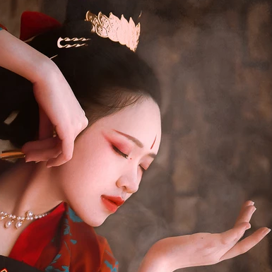 嬌艷紅傘女生頭像，唯美古風(fēng)真人頭像
