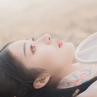 粉衣帶團(tuán)扇女生頭像，淡雅唯美古風(fēng)真人頭像