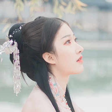 粉衣帶團(tuán)扇女生頭像，淡雅唯美古風(fēng)真人頭像