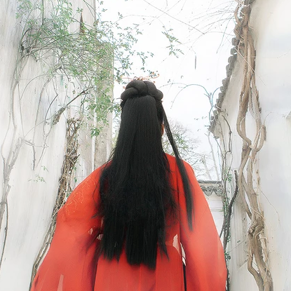紅衣帶兵器女生頭像，唯美古風(fēng)真人頭像